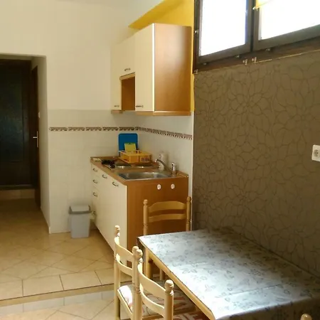 16739b Apartment *